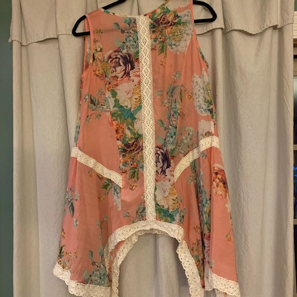 Floral shark bite vest - Picture 3 of 3